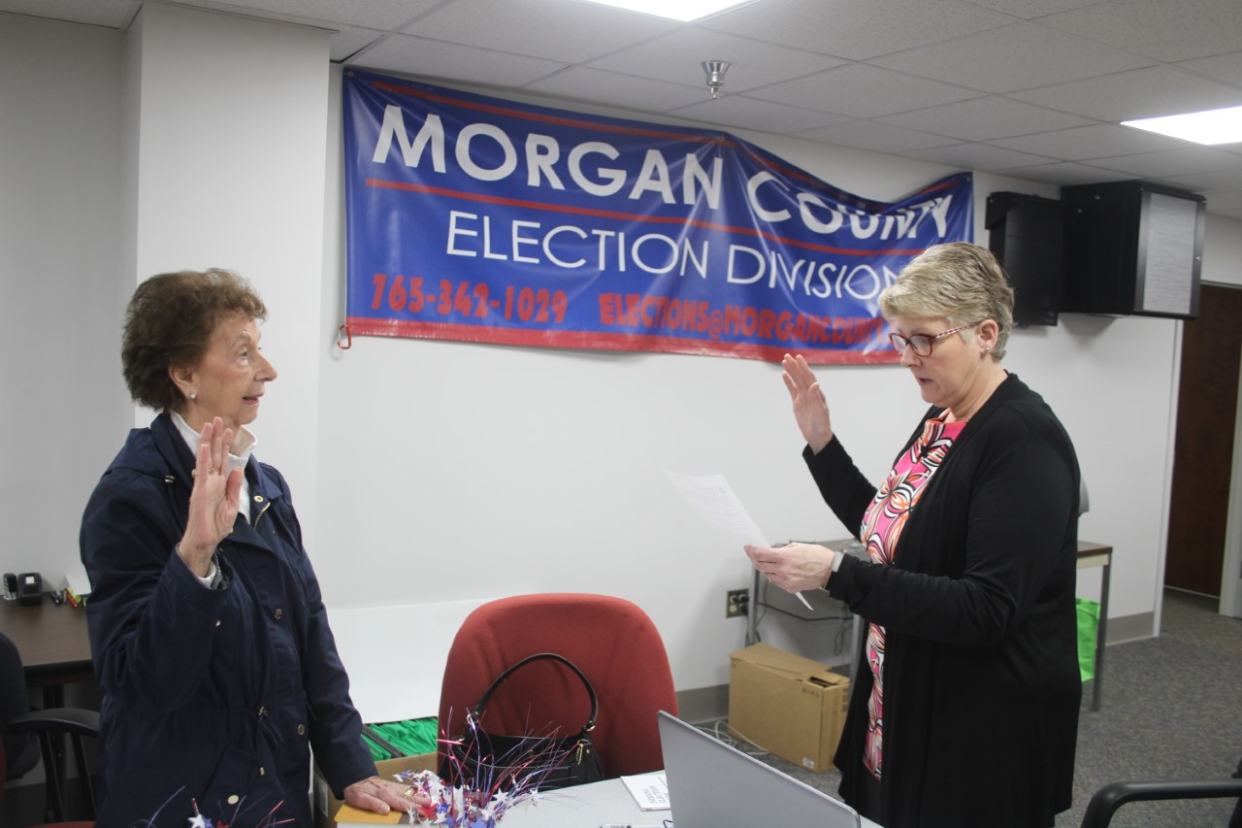 Virginia Perry, left, takes her oath of office from Morgan County Clerk Tammy Parker.