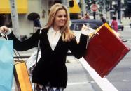 <p>Alicia Silverstone incarnait l’héroïne Cher Horowitz : jolie blonde amusante, naïve et particulièrement gâtée par son père, un puissant et riche avocat. Elle est lycéenne à Beverly Hills et se distingue par son goût pointu en matière de mode.</p><br>