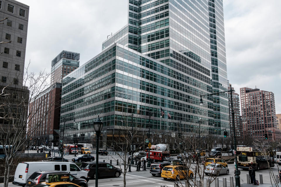 Vehicles pass in front of Goldman Sachs Group Inc. headquarters in New York, U.S., on Thursday, April 12, 2018. (Photo: Christopher Lee/Bloomberg)