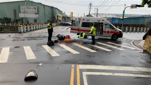 新北市泰山區發生死亡車禍。（圖／翻攝畫面）
