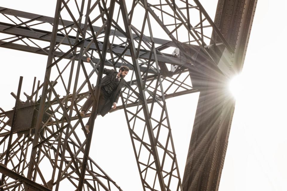 Der Film "Eiffel in Love" erzählt in einer Mischung aus Fakten und Fiktion, wie der Eiffelturm in Paris gebaut wurde. (Bild: 2021 Constantin Film Verleih GmbH)