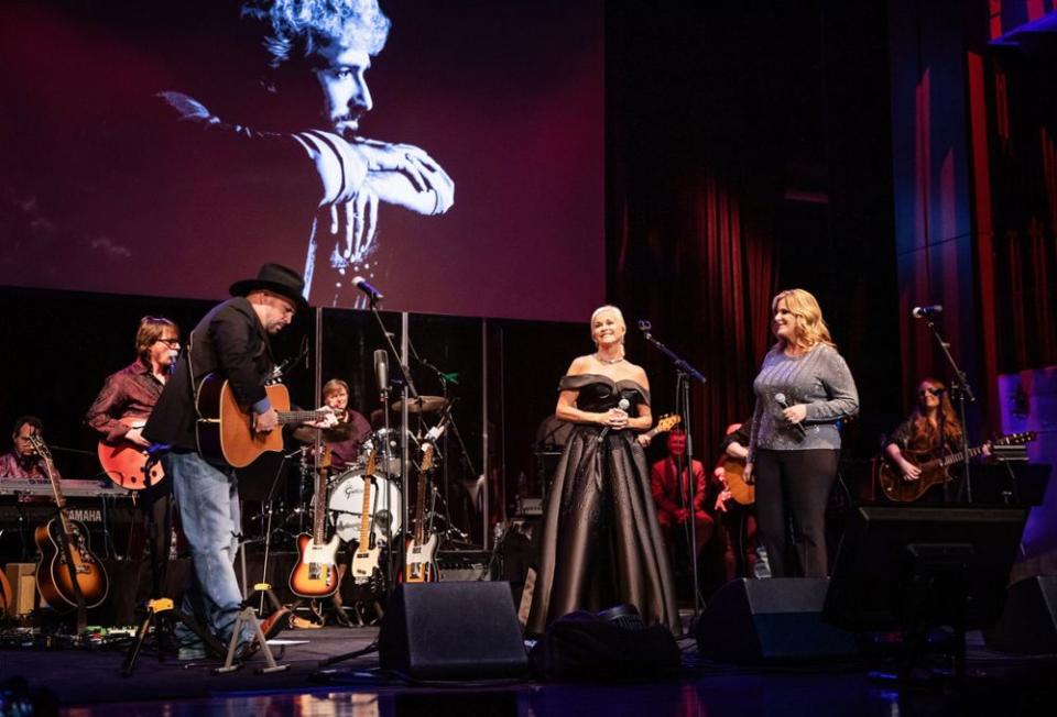 Garth Brooks and Nashville’s Country Music Hall of Fame Museum Honor Keith Whitley's Giant Legacy