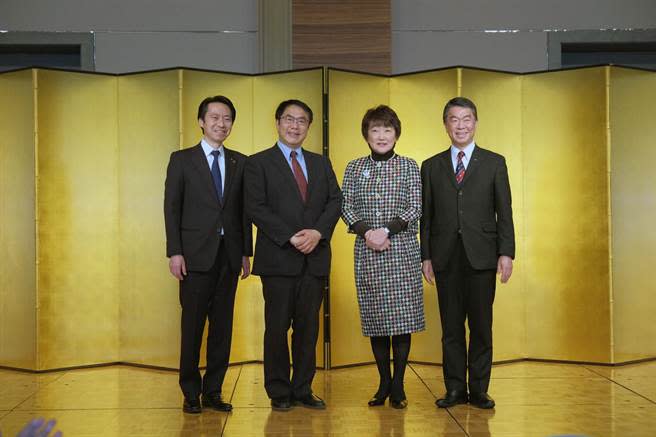 台南市長黃偉哲訪日時，與仙台市長郡和子、宮城縣知事村井嘉浩、山形市長佐藤孝弘合影。（市府提供／洪榮志台南傳真）