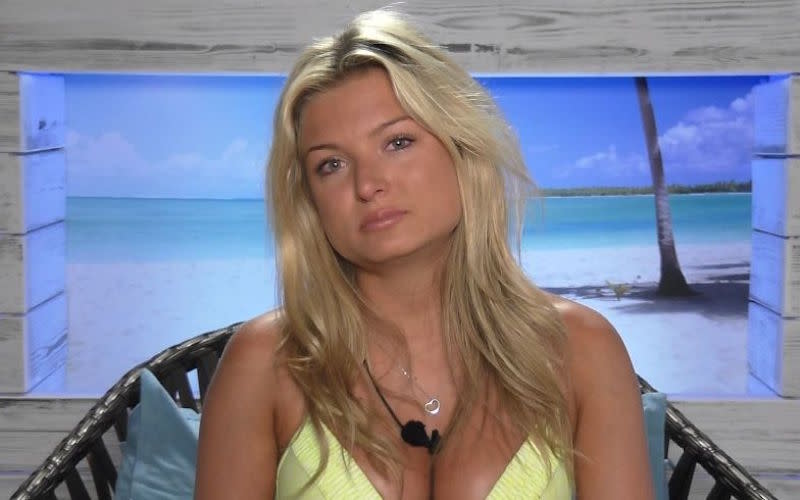 Love Island New Miss Gb Deone Robertson Agrees With Zara Holland S De Crowning