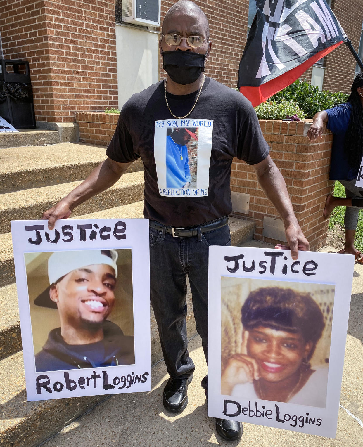 Robert Ford at a protest Aug. 21, 2021, outside the Grenada County Jail where his son died in November 2018. (Mississippi Center for Investigative Reporting)