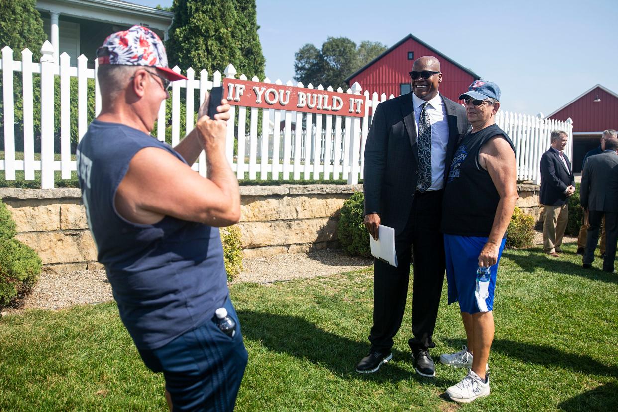 Frank Thomas poses for photos with fans after a news conference about his purchase of the Field of Dreams movie site on Sept. 30, 2021.