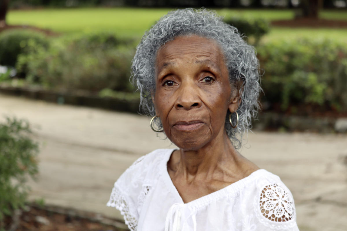 94-годишна жена, която привлече вниманието на цялата страна, защото отблъскваше разработчиците в нейната островна общност, почина