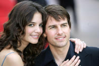 <p>Nell’accordo che Tom Cruise e Katie Holmes firmarono prima del matrimonio, stabilirono che, in caso di divorzio, Katie non avrebbe potuto parlare con lui per cinque anni e che non avrebbe potuto rendere pubblica alcuna altra relazione per lo stesso periodo. Dicono che è questo il motivo per cui il fidanzamento tra l’attrice e Jamie Foxx non è venuto alla luce fino a poco tempo fa. (Credits – Getty Images) </p>