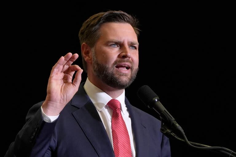 El candidato republicano a la vicepresidencia, el senador JD Vance, representante de Ohio, habla en un mitin de campaña en la Universidad Radford, el lunes 22 de julio de 2024, en Radford, Virginia. (AP Foto/Julia Nikhinson)