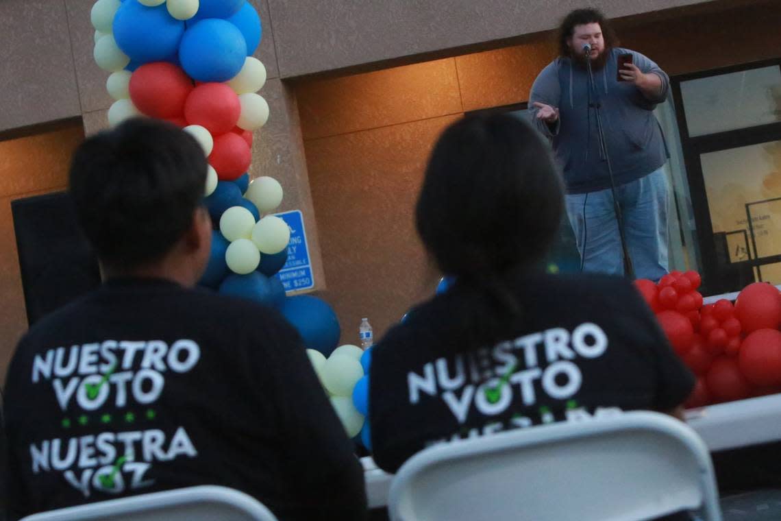 ¡Vive y Vota! Festival Weekend 2 took place in Hanford on Sunday, October 30th from 2:00 pm to 6:30 p.m. ¡Vive y Vota! is part of a fall ‘Juntos por el Valle’ GOTV tour throughout Kings and Tulare Counties.