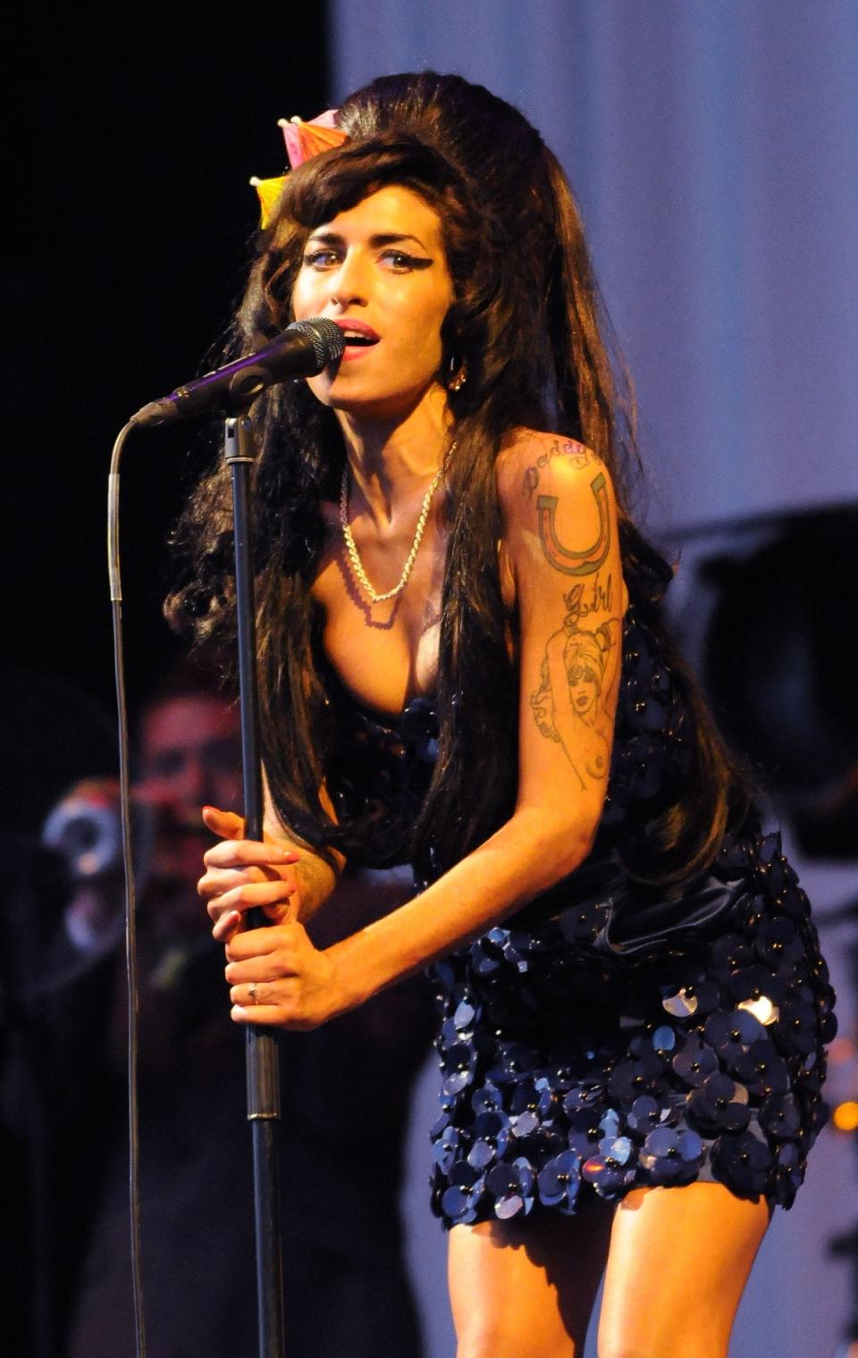 Amy Winehouse performs at Glastonbury 2008: Cahoon recalls putting cocktail umbrellas in her beehive (Getty Images)