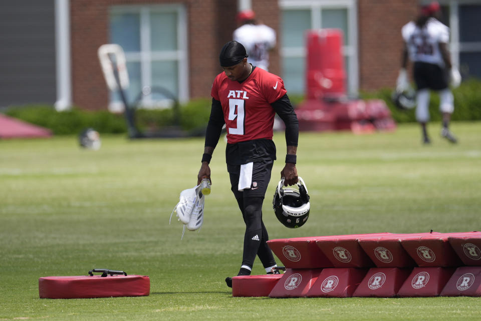 Atlanta Falcons first round draft pick quarterback Michael Penix Jr., walks off the field after his first NFL rookie minicamp football practice Friday, May 10, 2024, in Flowery Branch, Ga. (AP Photo/John Bazemore)