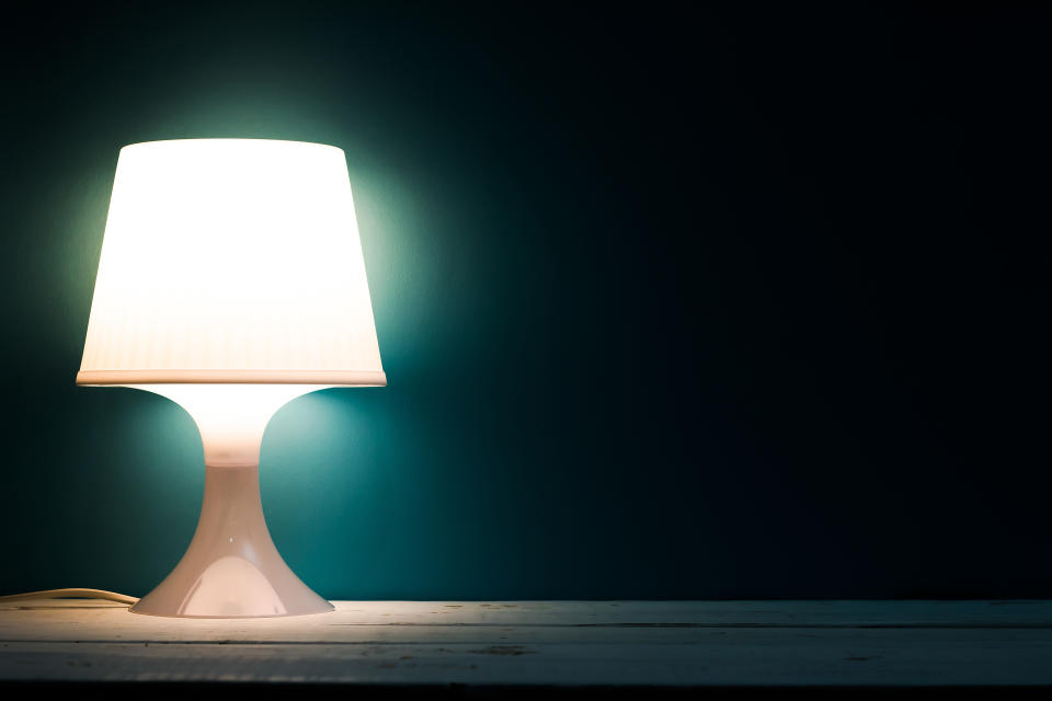 Ja, auch eine Nachttischlampe hat den Bund des Lebens schon zerstört. (Bild: Getty Images)