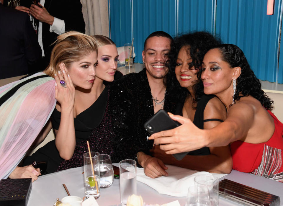 Selma Blair, left, poses for a photo with Ashlee Simpson, Evan Ross, Diana Ross and Tracee Ellis Ross at the 2019 Vanity Fair Oscar party on Feb. 24, 2019 in Beverly Hills, California. (Photo: Kevin Mazur/VF19/WireImage)