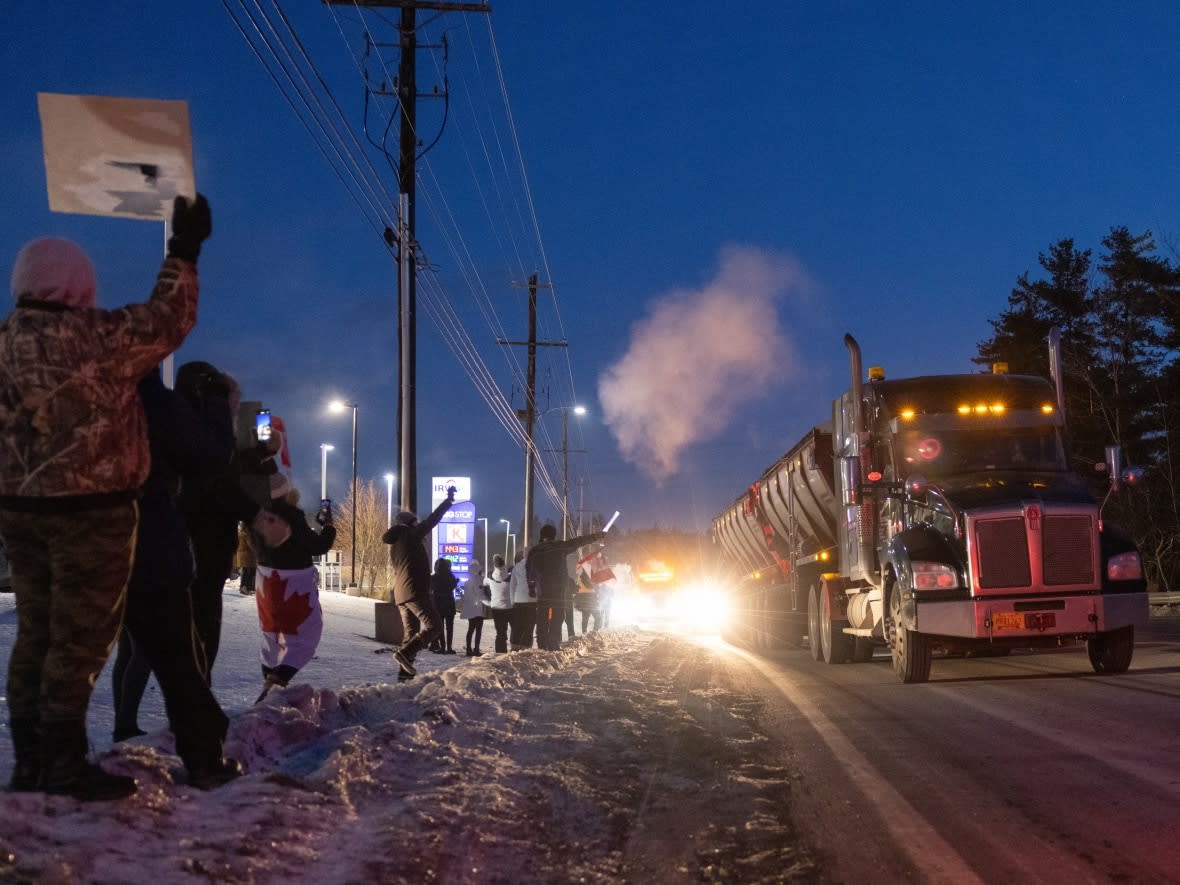 Hundreds gathered at the Enfield, N.S., Big Stop to show support for truckers headed to Ottawa to protest public health mandates. (Robert Short/CBC - image credit)