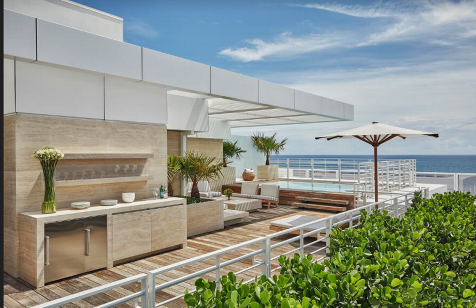 El Four Seasons Hotel at The Surf Club de Surfside fue nombrado el mejor resort de la zona de Miami Beach por Travel + Leisure.