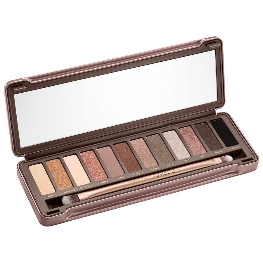 Die “Naked 2″ Palette von Urban Decay ist fast schon eine Legende. Fast jedes Mädchen hat sie oder wollte/will sie haben. Leider ist auch der Preis mit 52,95€ legendär teuer.