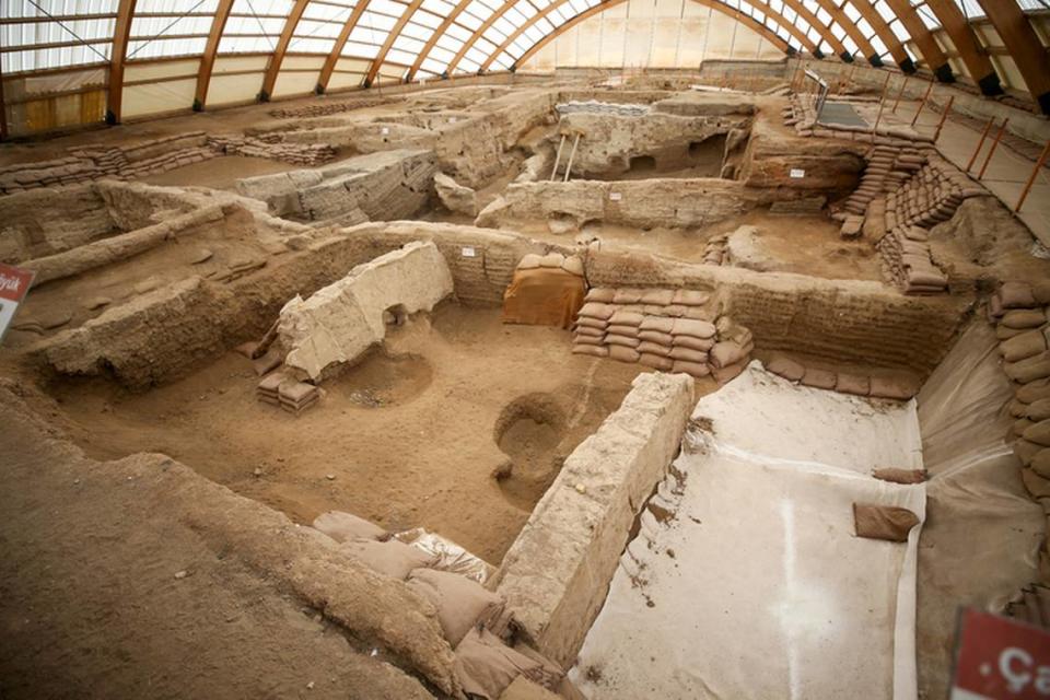 A view of the Çatalhöyük archaeological site.