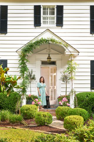 <p>Alison Gootee; Styling: Kate Malpeli</p>