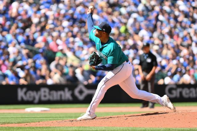 Mariners win battle of power with Blue Jays