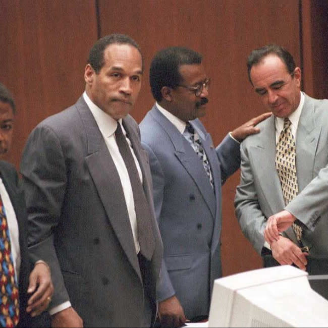 OJ Simpson en su mediático juicio, que finalizó en 1995 credit:Bang Showbiz