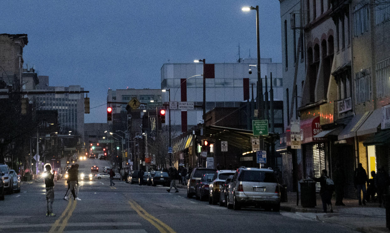 Un paisaje de madrugada en la Calle N. Eutaw en Baltimore, el 15 de marzo de 2024. (Jessica Gallagher/The Baltimore Banner, for The New York Times)