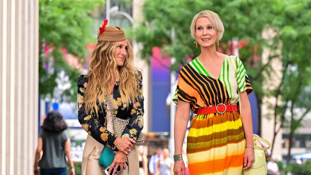 sarah jessica parker and cynthia nixon on the set of and just like that