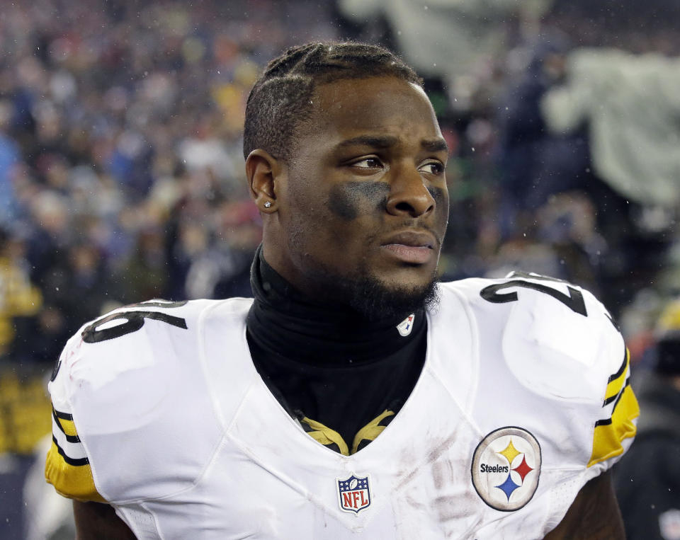 Pittsburgh Steelers running back Le'Veon Bell watches from the sideline as he waits for the end of the AFC championship NFL football game against the New England Patriots, Sunday, Jan. 22, 2017, in Foxborough, Mass. The Patriots won 36-17 to advance to the Super Bowl. (AP Photo/Steven Senne)