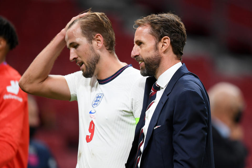 COPENHAGEN, DENMARK - SEPTEMBER 08: Harry Kane of England and Gareth Southgate, Manager of England speak following the UEFA Nations League group stage match between Denmark and England at Parken Stadium on September 08, 2020 in Copenhagen, Denmark. (Photo by Michael Regan/Getty Images)