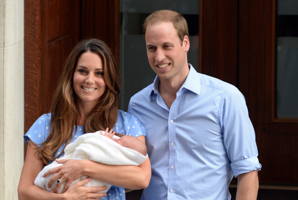 LONDON, UNITED KINGDOM - JULY 23: Catherine, Duchess of Cambridge, Prince William, Duke of Cambridge and their newborn son, Prince George of Cambridge leave the Lindo Wing of St Mary's hospital on July 23, 2013 in London, England. (Photo by Anwar Hussein/WireImage)