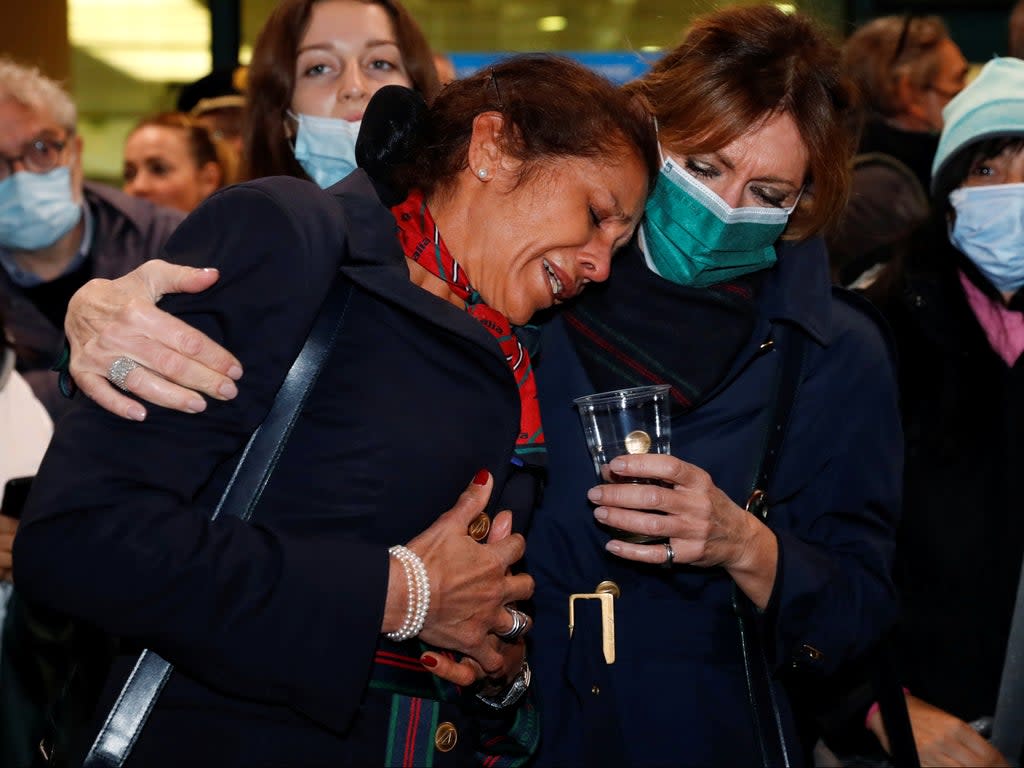 Alitalia workers after its last ever flight landed in Rome Fiumicino (REUTERS)