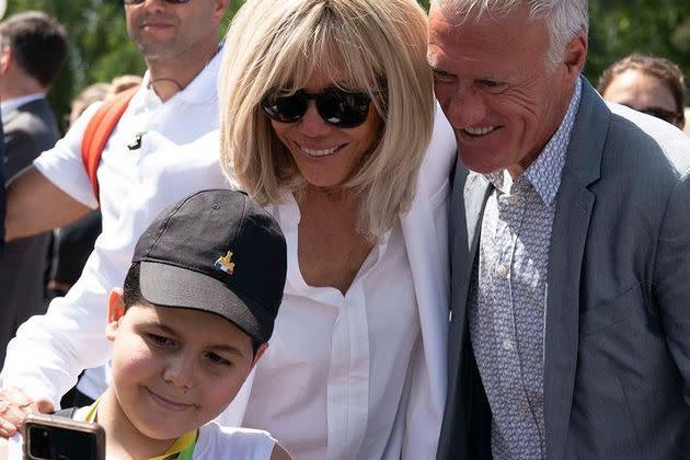 <p>Brigitte Macron et le parrain de l'opération Pièces Jaunes Didier Deschamps. </p>