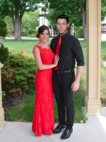 This teen photoshopped Ryan Reynolds into her prom pic