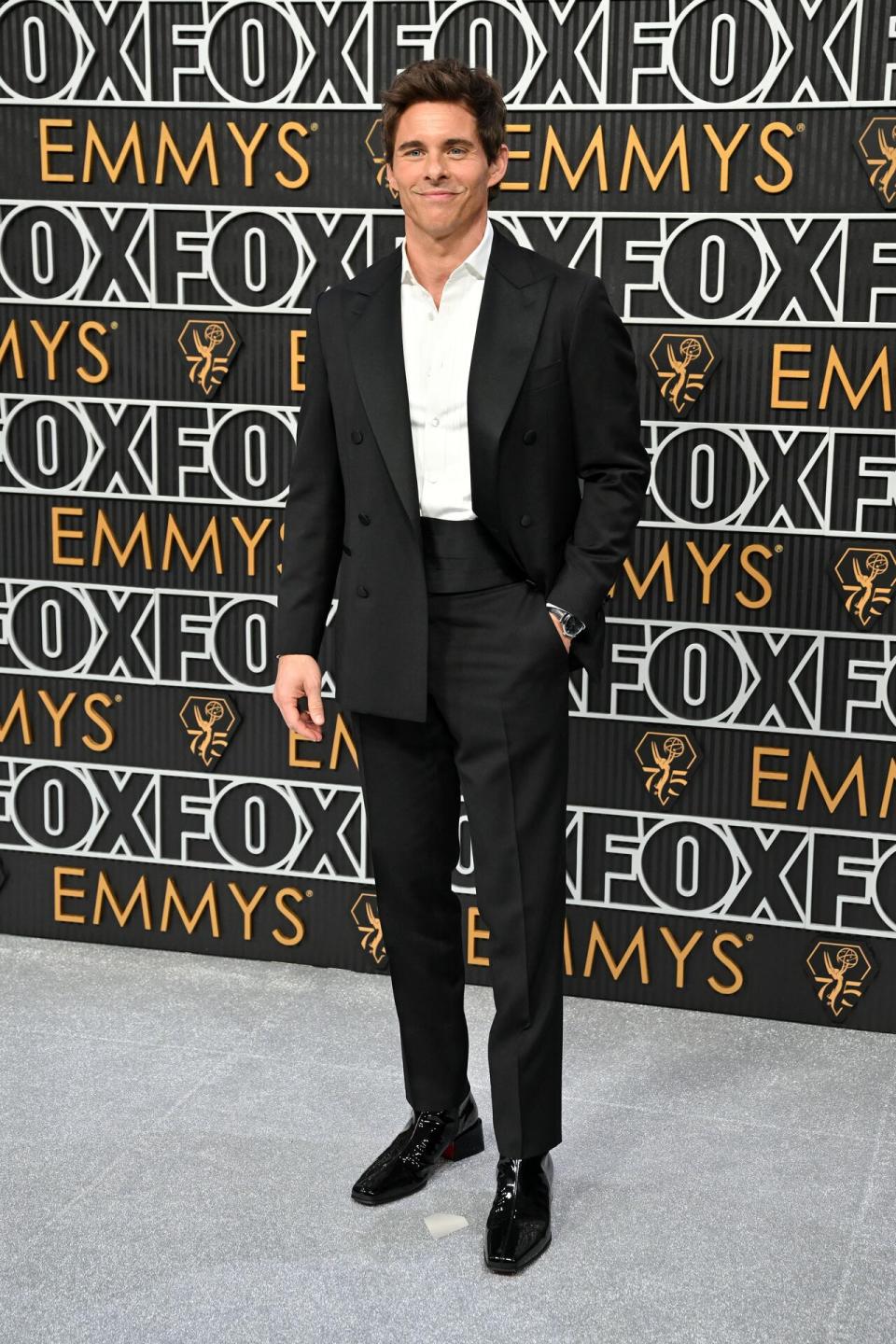 Jury Duty actor James Marsden, who was nominated for outstanding supporting actor in a comedy series, is styled in a classic suit jacket and slacks with a crisp white button down shirt.