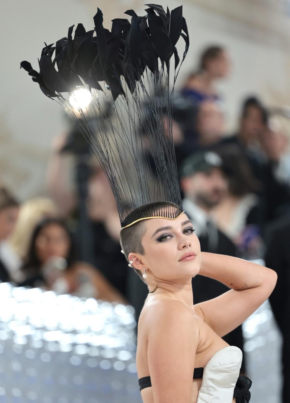 Florence Pugh's feathery headpiece