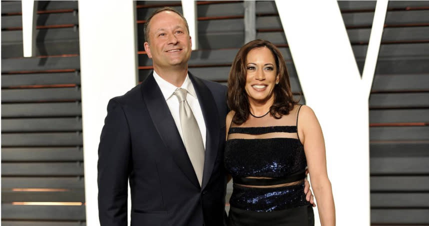 美國總統參選人、現任副總統賀錦麗（Kamala Harris）與猶太裔律師丈夫任德龍（Douglas Emhoff）。（圖／達志／美聯社）