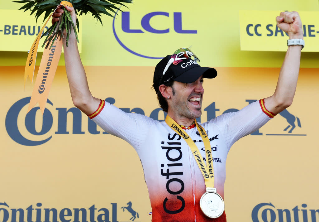  Cofidis' Spanish rider Ion Izagirre Insausti celebrates his victory on the podium after winning the 12th stage of the 110th edition of the Tour de France cycling race, 169 km between Roanne and Belleville-en-Beaujolais, in central-eastern France, on July 13, 2023. (Photo by Thomas SAMSON / AFP) 