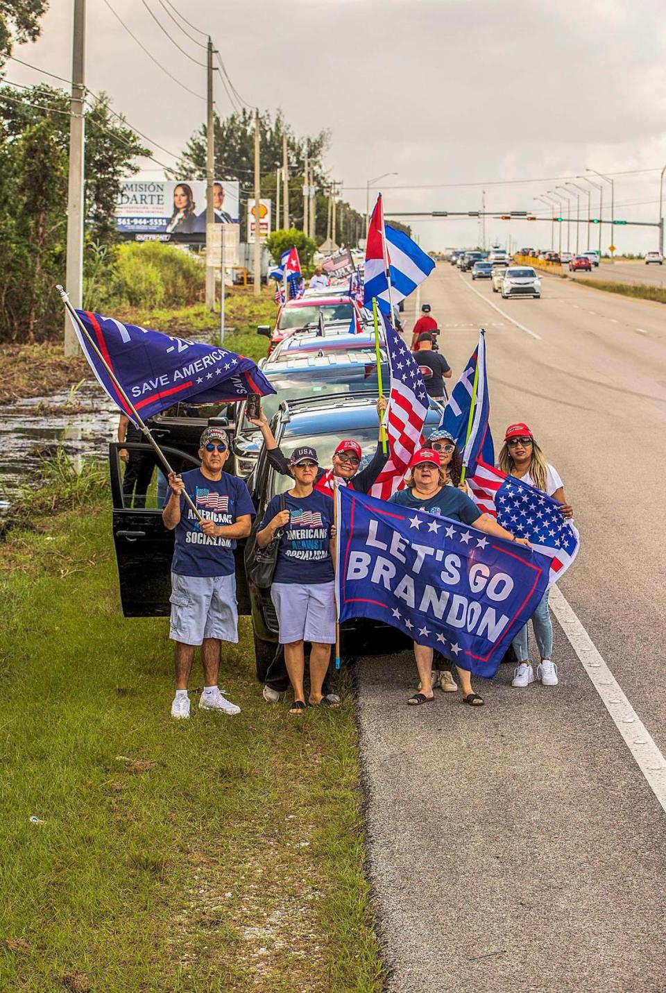 Cientos de residentes del sur de Florida se unieron al influyente Alex Otaola en una caravana por las calles de Miami desde Krome Avenue hasta Coconut Grove, llamada “Salvemos América”, o Salvemos América, en apoyo de todos los candidatos republicanos el sábado 05 de noviembre de 2022.