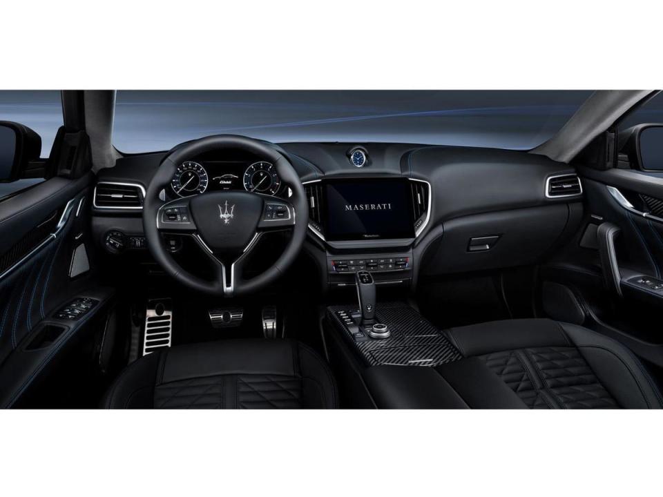 新世代Maserati Intelligent Assistant (MIA) 智能多媒體系統藉著高解析度的10.1吋觸控螢幕及全新設計的數位儀表板，為駕乘者帶來更人性化的操作體驗。
