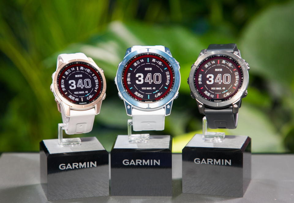 圖／fēnix 7S、fēnix 7與fēnix 7X戶外進階複合式運動GPS腕錶，分別搭載1.2、1.3、1.4吋高階反射式螢幕。