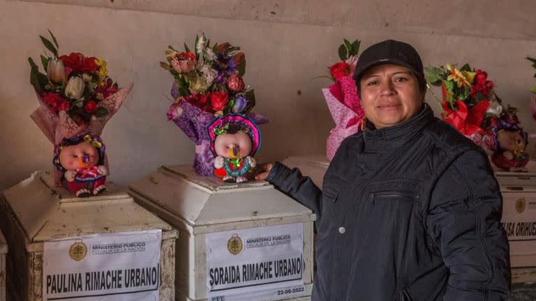 Zoraida Rimachi, que aún no había nacido en los años más duros del conflicto, recibió en julio los restos de sus dos abuelos y seis tíos y primos asesinados