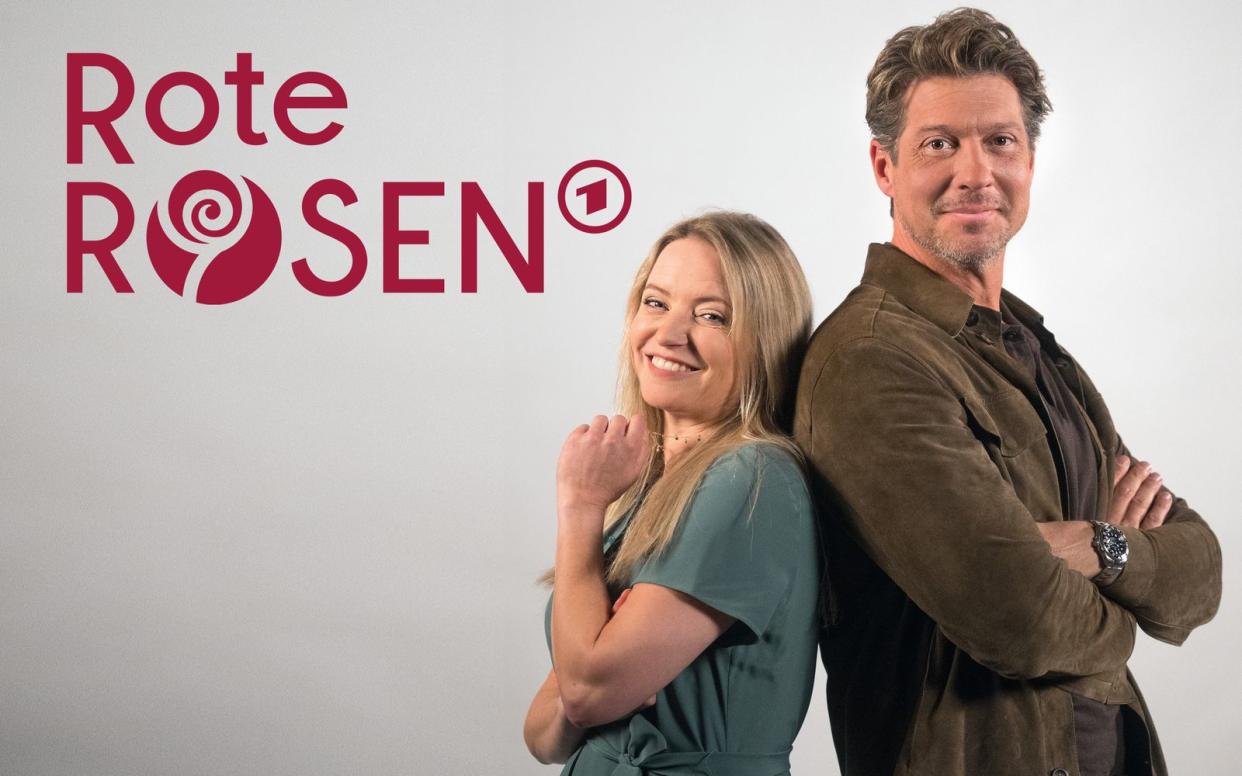 Diana Staehly und Sebastian Deyle spielen das neue Traumpaar der ARD-Telenovela "Rote Rosen". (Bild: ARD/Nicolas Stöcken)