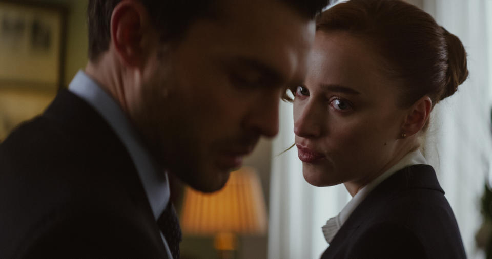 Alden Ehrenreich as Luke and Phoebe Dynevor as Emily in Fair Play (Netflix)