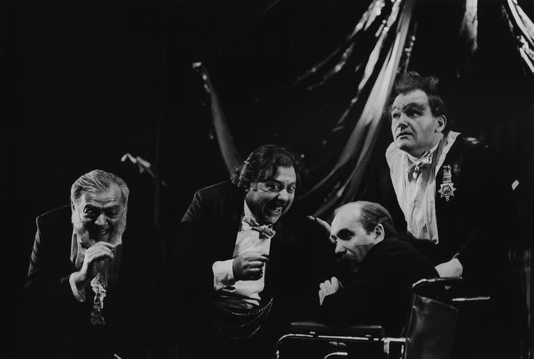 Concierto de aniversario, de Eduardo Rovner, dirigida por Sergio Renán, con Aldo Braga, Juan Manuel Tenuta, Roberto Catarineu y Marcos Wonsky