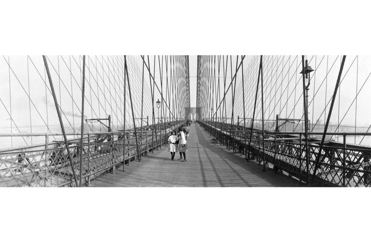 Brooklyn Bridge, New York (1910)