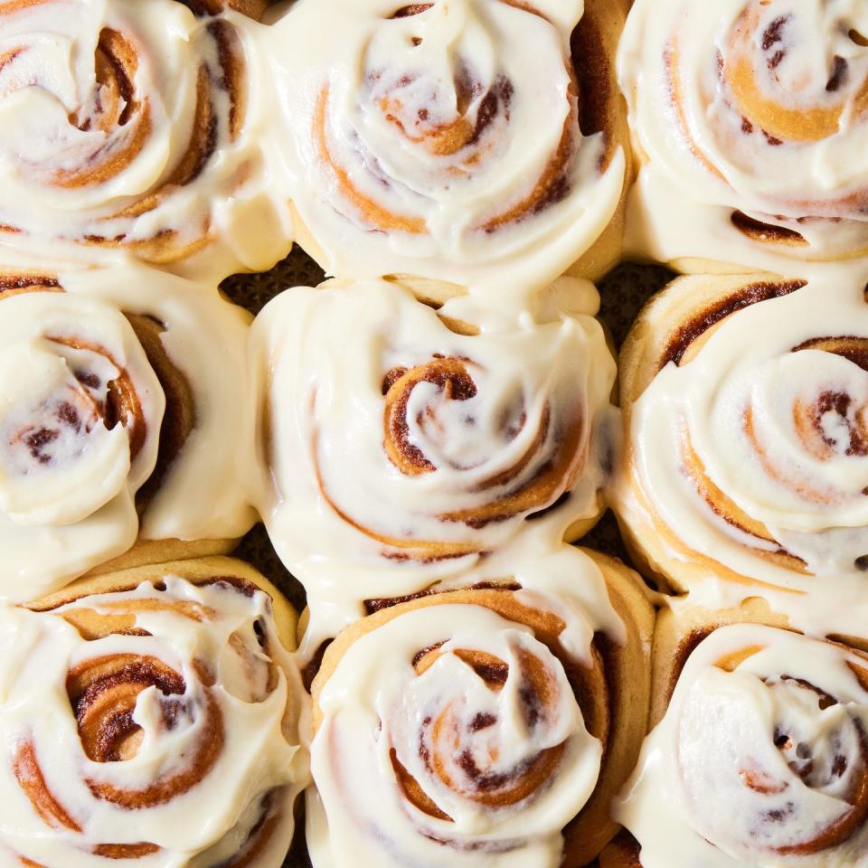 cinnamon rolls with cream cheese icing