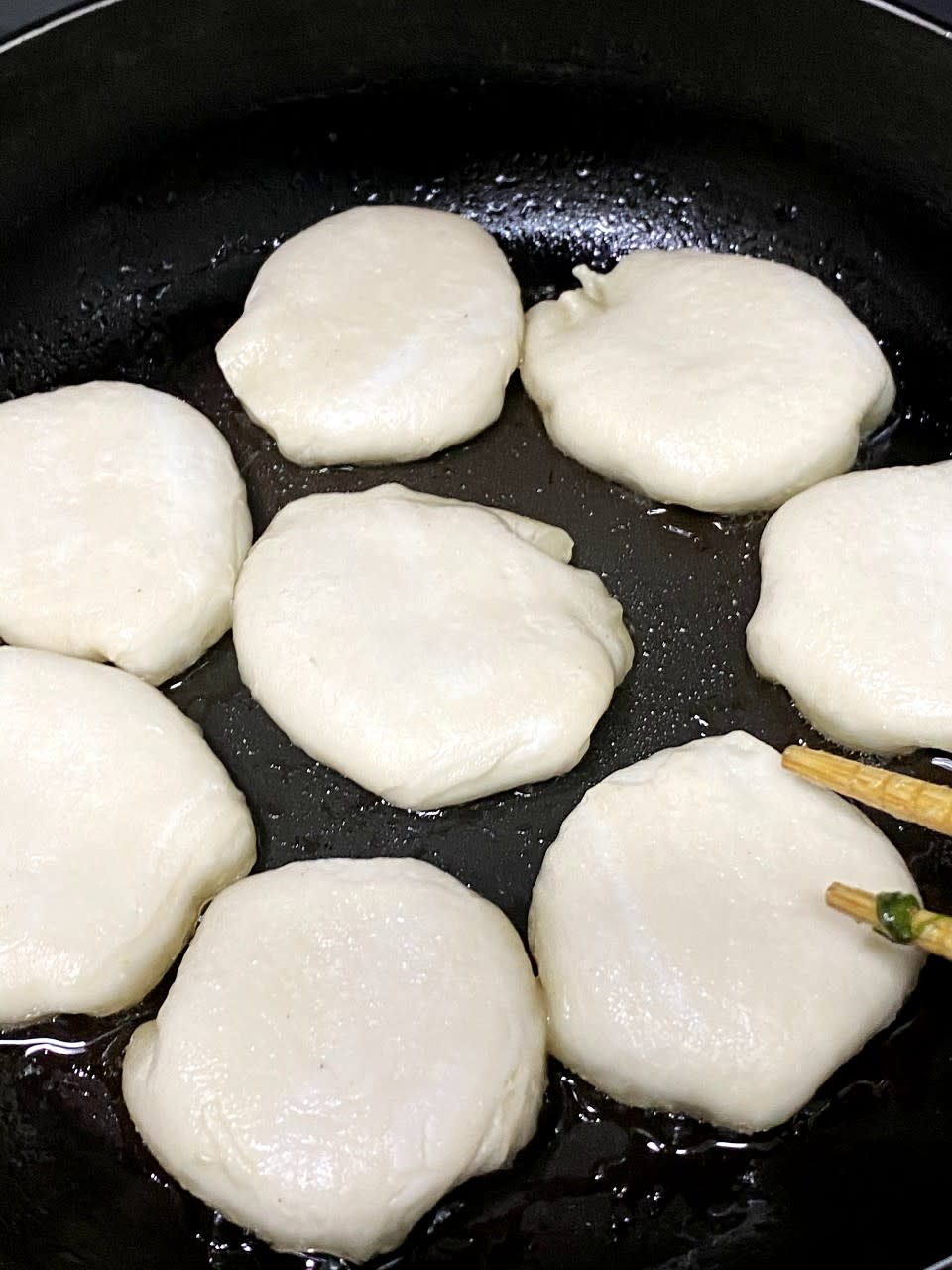 【葱油酥餅食譜】簡易葱油酥餅 用急凍印度薄餅幾分鐘就整到？