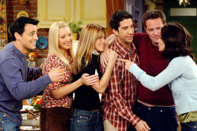 <p>Warner Bros/Courtesy Everett Collection</p> Matt LeBlanc, Lisa Kudrow, Jennifer Aniston, David Schwimmer, Matthew Perry, Courteney Cox on 'Friends'