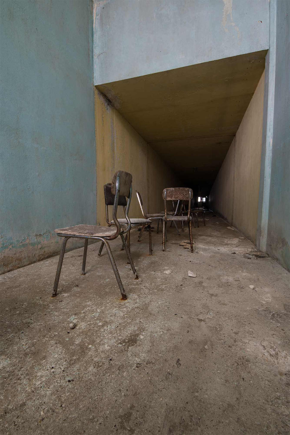 <p>She captures the minutiae of the cracking-shell locations, from the reflected view of a decaying room to old reading glasses from yonder years and an unusual array of remaining furniture. (Photo: Shelley Koon/Caters News) </p>