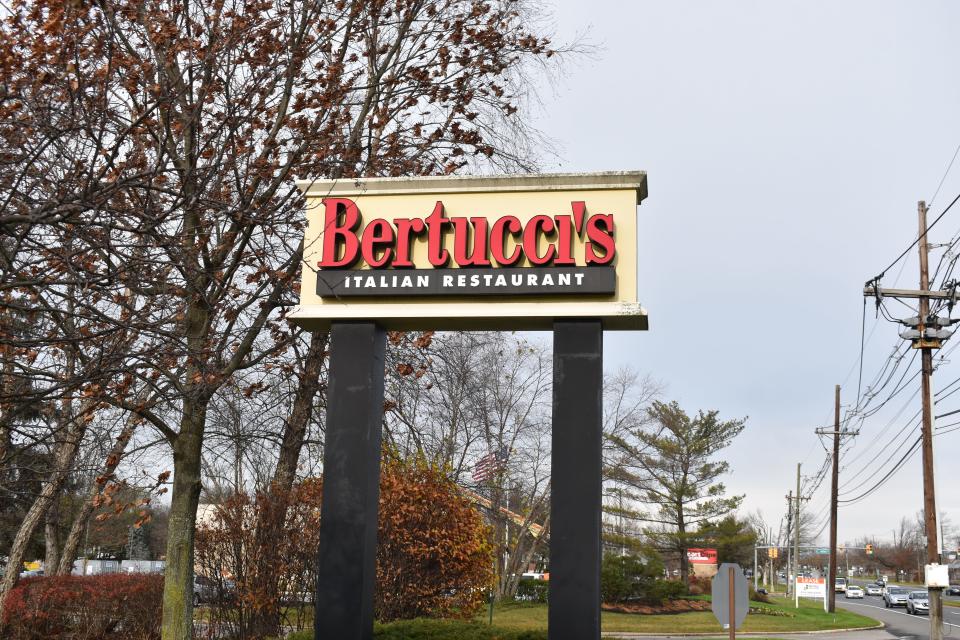 A sign draws attention to a now-closed Bertucci's restaurant off Route 73 in Evesham.